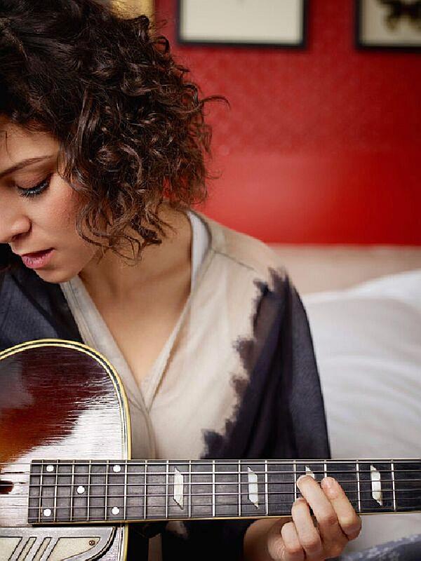 01 800x600  Gaby Moreno (gt/us) supp.: Dannielle DeAndrea (au) stubnitz